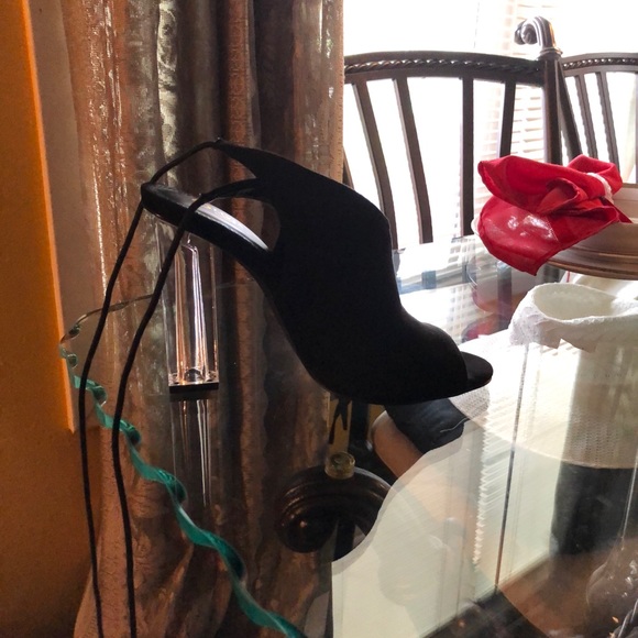 Shoes - Picture 1 of 7